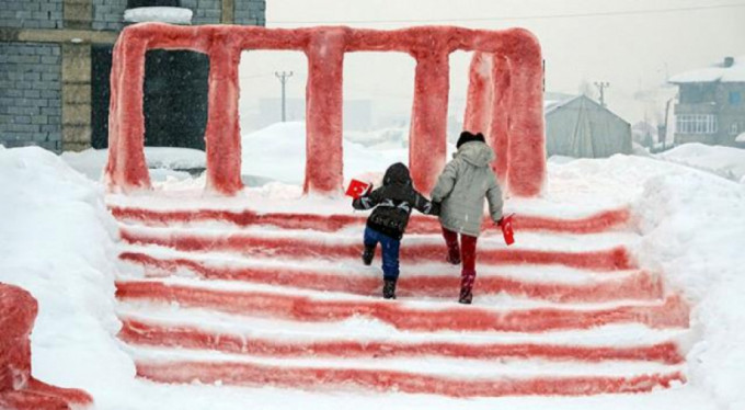 Kızı için kardan Anıtkabir yapan Hakkarili babaya Mansur Yavaş'tan yanıt