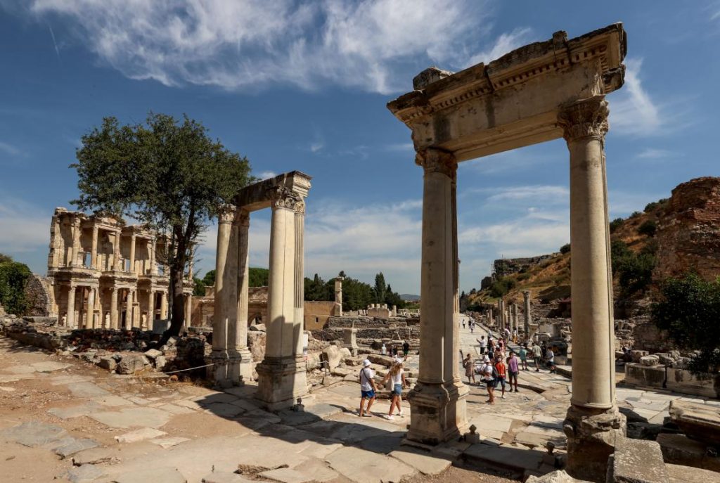 Efes Antik Kenti'nde ziyaretçi sayısı 7 ayda 340 bini aştı