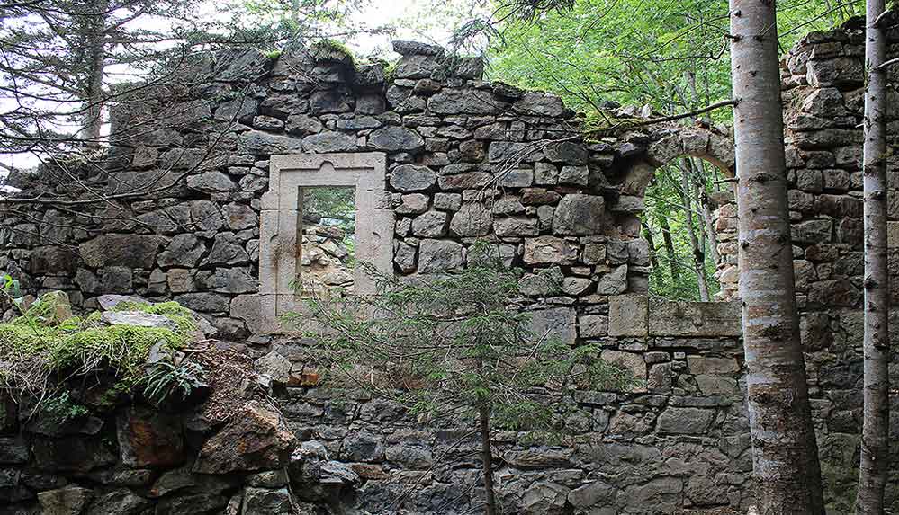 Sümela Manastırı kayalıklarındaki 'saklı şapeller' turizme kazandırılacak