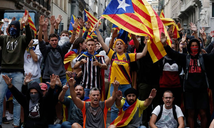 Katalonya'daki protestolarda 42 kişi yaralandı 110 kişi gözaltına alındı