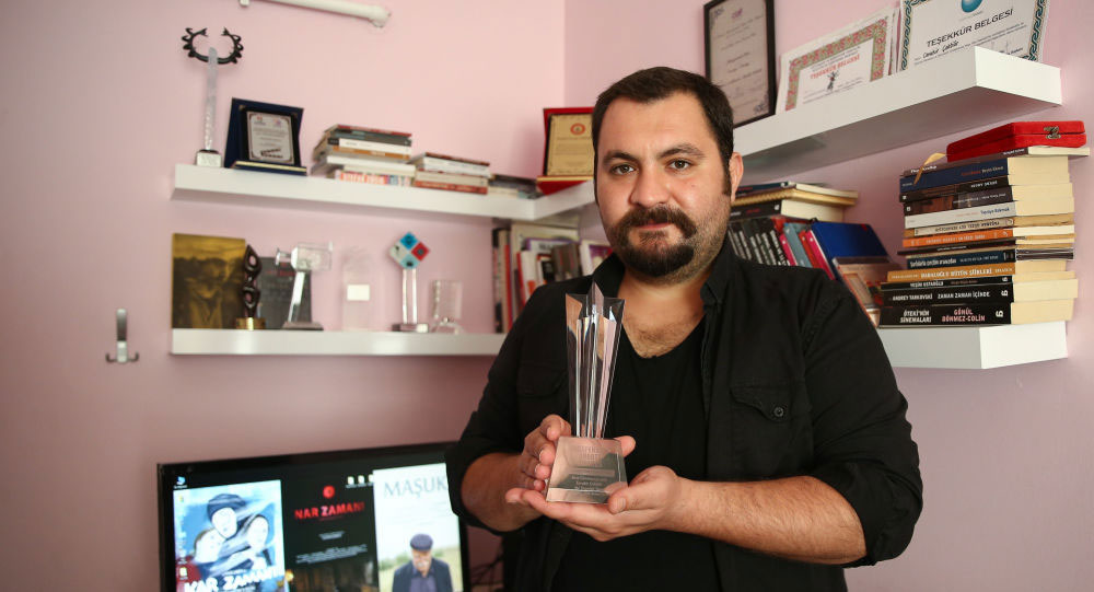 Seyahat giderlerini karşılayamadı, ödülü Hollywood'dan kargo ile geldi 6 Seyahat-giderlerini-karşılayamadı,-ödülü-Hollywood'dan-kargo-ile-geldi