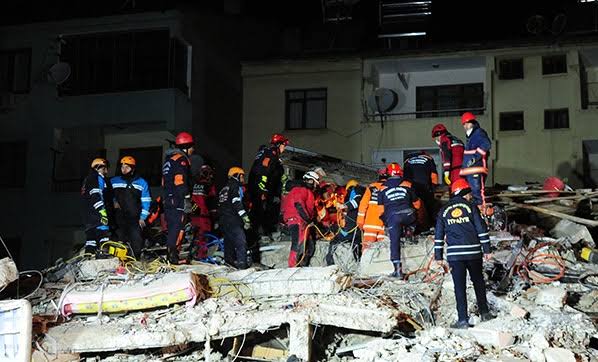 AFAD: Depremde ölü sayısı 31'e yükseldi, 76 bina yıkıldı