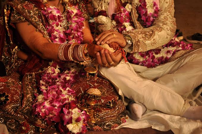 Hindistan'da damadın babasıyla gelinin annesi kaçtı, düğün iptal edildi