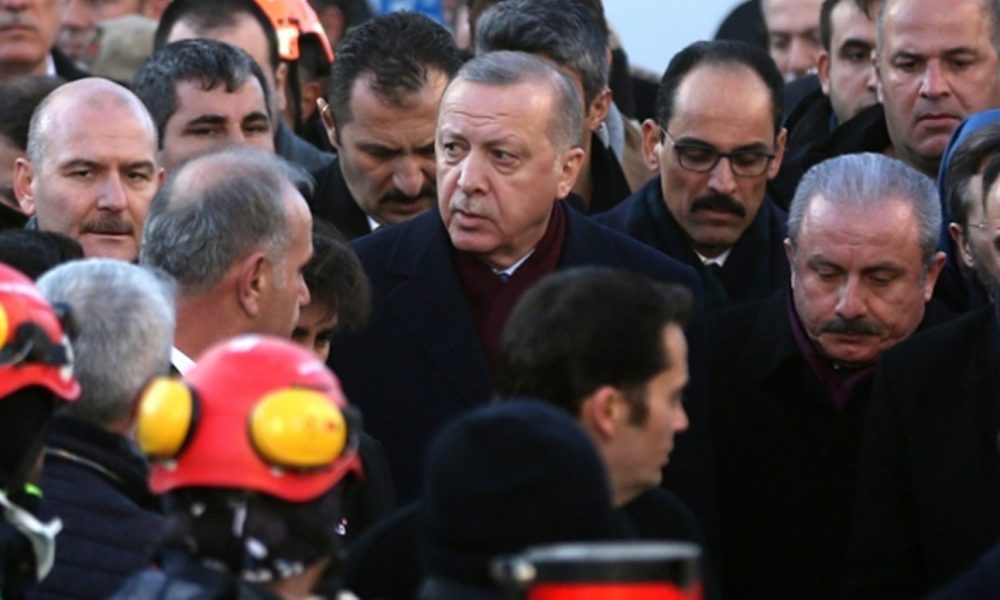 Cumhurbaşkanı Erdoğan'dan eleştirilere yanıt: "Depremi durdurma şansımız var mı?"