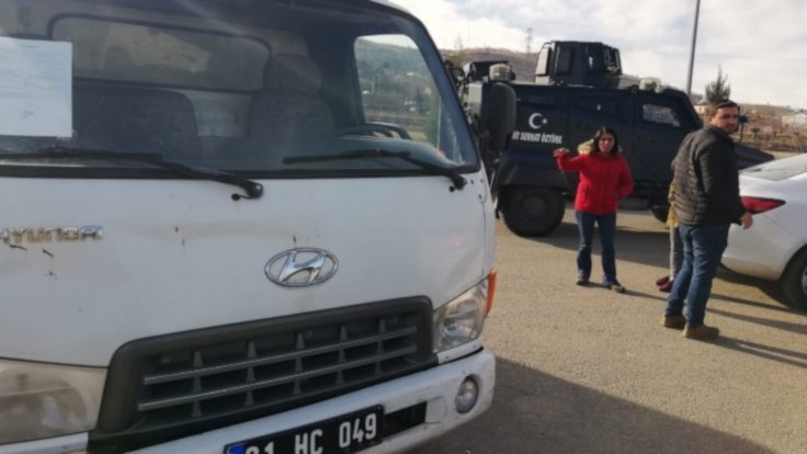 HDP'li Belediyenin gönderdiği yardım malzemesi Elazığ'a sokulmadı
