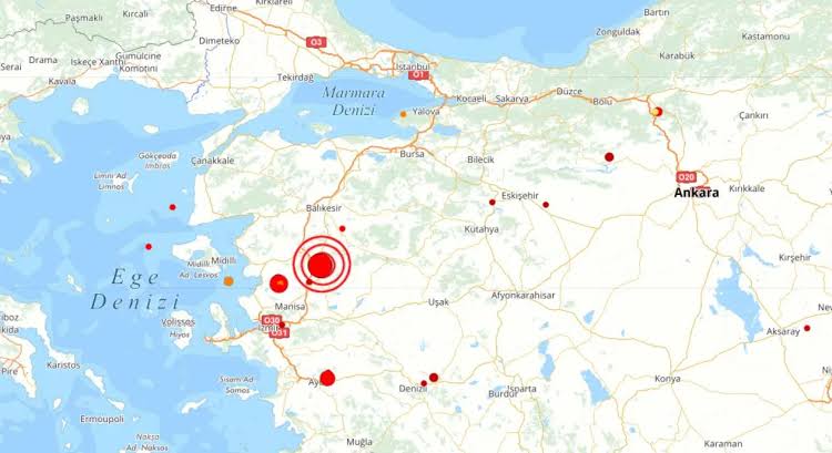 Manisa Valisi Ahmet Deniz: Birkaç evin yıkıldığı bilgisi var