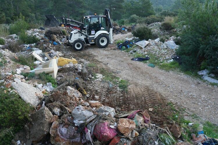 Bodrum'da ormandan çıkan 65 ton çöp görenleri şok etti