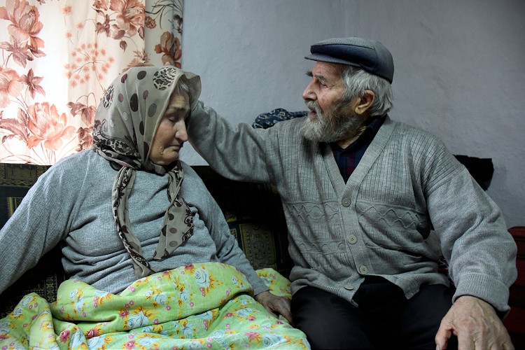 Mustafa dede ile alzaymır hastası eşinin 'dillere destan' aşkı