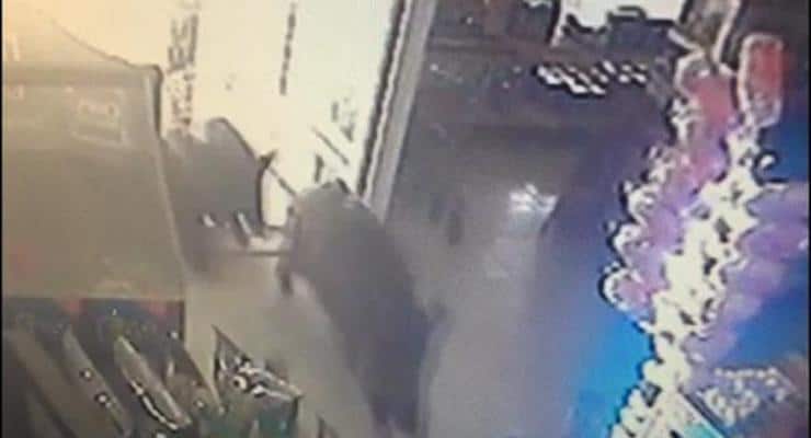 markete giren domuzlar