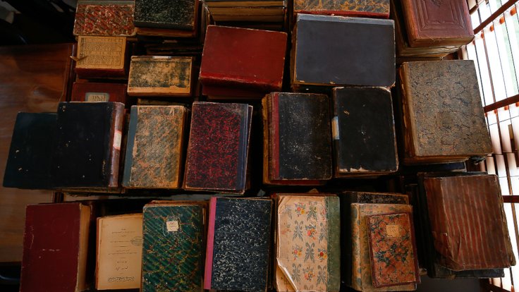 'Türbe' sanılan yerden 400 yıllık kitaplar çıktı