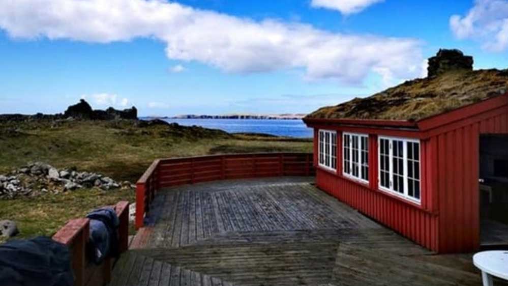 İzolasyon-sürecini-elektriği,-suyu-olmayan-ıssız-adada-geçiriyor