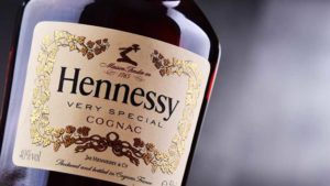 Nairobi valisi, gıda paketlerine konyak konacağını açıkladı, üretici Hennessy uyardı: Ürünlerimiz virüse karşı korumaz