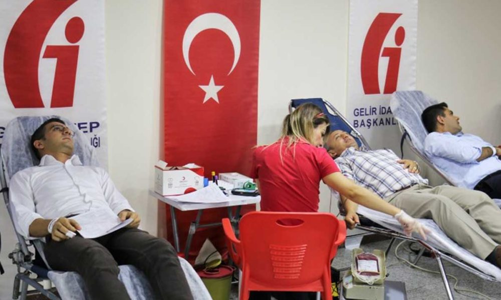 Kızılay: Kan stoklarımız kritik seviyenin altına düştü 4 Kızılay--Kan-stoklarımız-kritik-seviyenin-altına-düştü