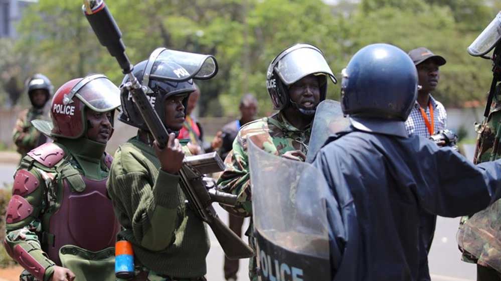 Kenya polisi sokağa çıkma yasağını ihlal eden 12 kişiyi öldürdü 4 Kenya-polisi-sokağa-çıkma-yasağını-ihlal-eden-12-kişiyi-öldürdü