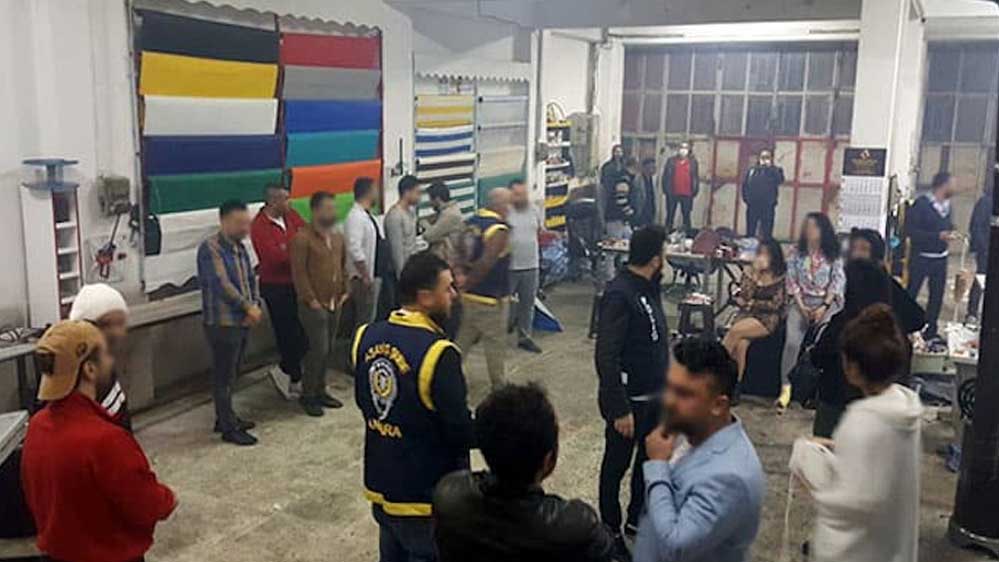 Pavyona-çevrilen-depoya-baskın;-eğlenen-14-kişiye-60-bin-TL-ceza