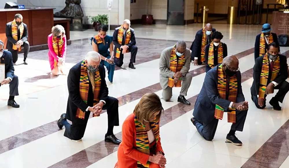 ABD'de-Demokrat-Kongre-üyeleri,-George-Floyd'u-diz-çökerek-andı