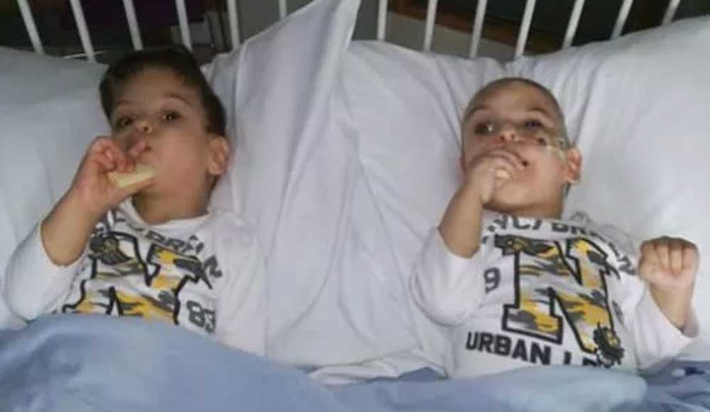 Ameliyatla ayrılan siyam ikizleri Derman ve Yiğit Türkiye’ye döndü