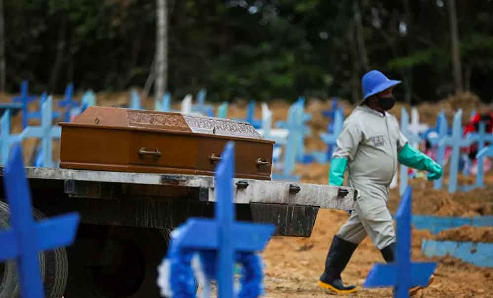 Brezilya'da mezarlıklarda yer açmak için eski mezarların içi boşaltılıyor