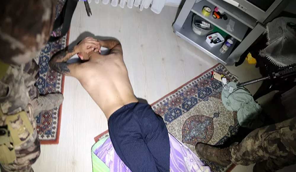 Bursa'da-bin-polisin-katılımıyla-'şafak-vakti'-operasyonu--Çok-sayıda-şüpheli-gözaltına-alındı