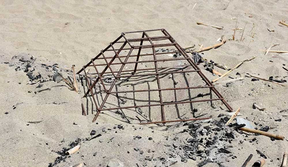 Caretta-caretta-yuvasının-üzerinde-ateş-yaktılar