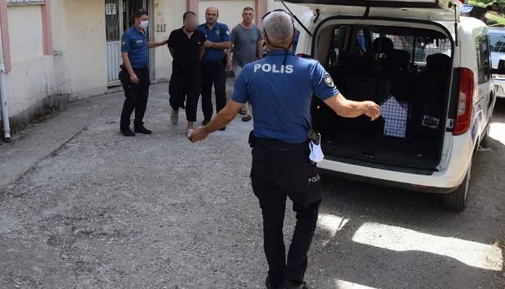 Eşiyle tartışan erkek, kapıyı kilitleyip evi ateşe verdi! 4 Eşiyle-tartışan-erkek,-kapıyı-kilitleyip-evi-ateşe-verdi!