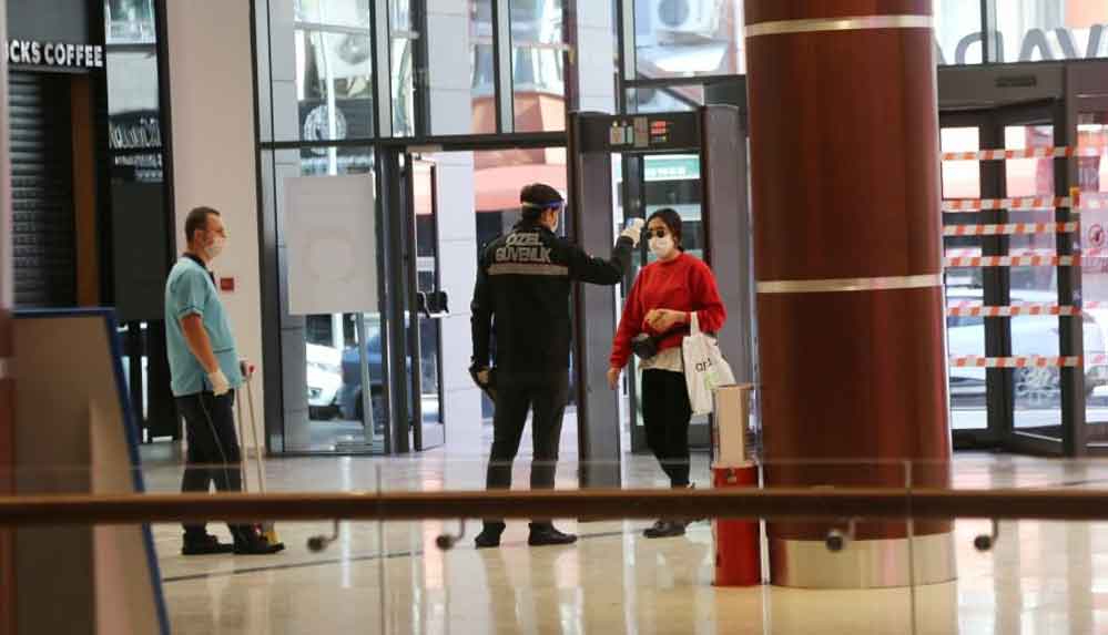 Bilim-Kurulu-üyesinden-AVM-ziyaretçilerine-önemli-uyarılar