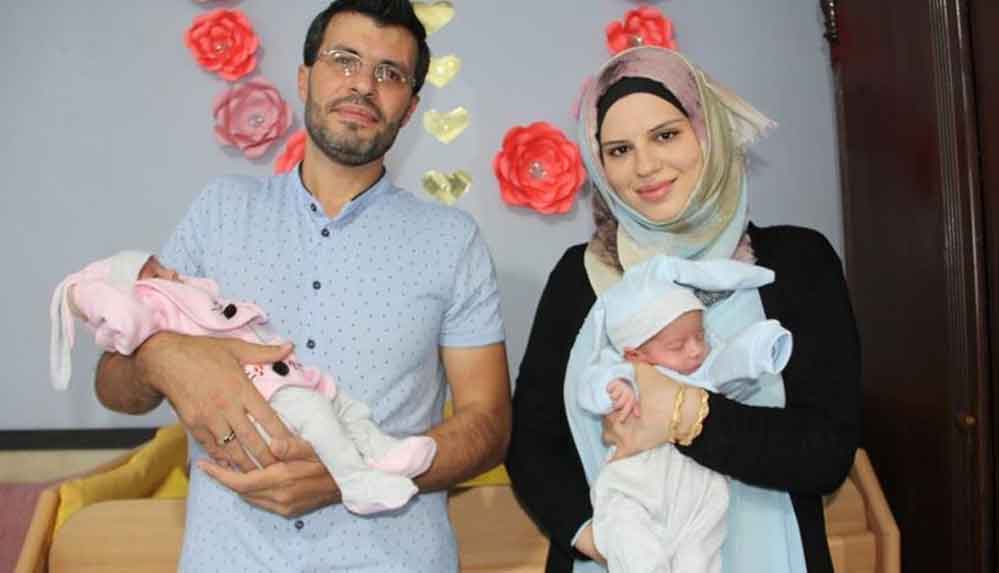Suriyeli aile ikiz kızlarına 'Aya' ve 'Sofya' adını verdi