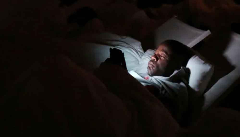 Bilim-insanları-uyardı--Gece-telefona-bakanların-sperm-kalitesi-düşük