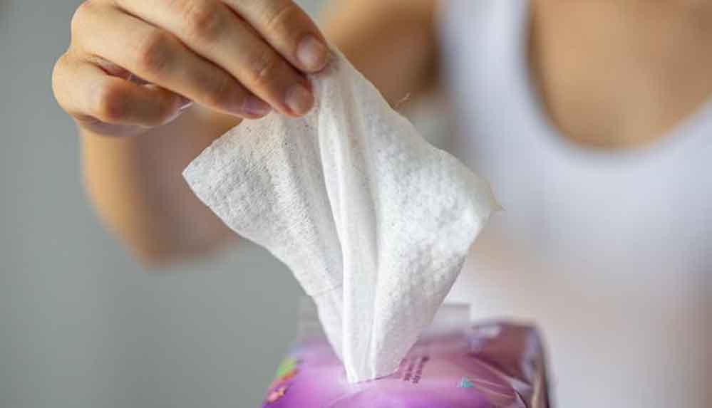 Çamaşır-Makinesine-ıslak-mendil-koymanın-faydaları