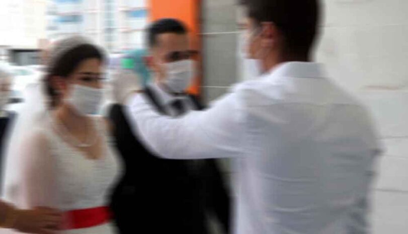 Düğünden-sonra-rahatsızlanan-gelinin-Covid-19-testi-pozitif-çıktı