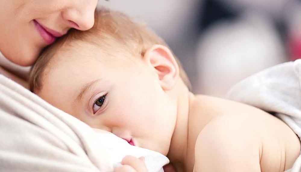 Hollandalı bilim insanları: Anne sütü koronavirüsü engelleyebilir