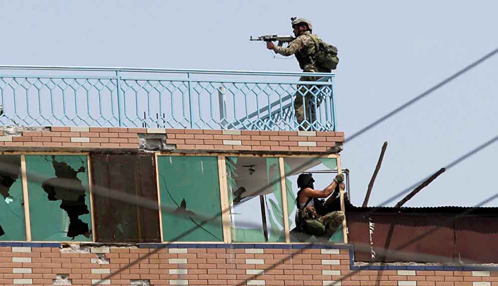 IŞİD, hapishane bastı: 300'den fazla üyesi mahkumu kaçırdı 4 IŞİD,-hapishane-bastı--300'den-fazla-üyesi-mahkumu-kaçırdı