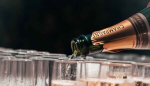 Koronavirüs salgını nedeniyle tüketimi azalan şampanya üreticileri 'yasta'