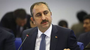 Bakan Gül: "Kimse toplum yargıçlığına soyunmasın"