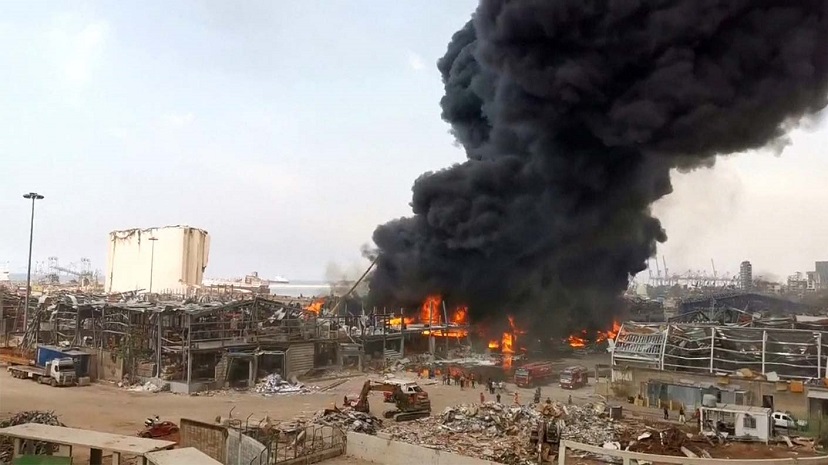 Beyrut’ta ikinci felaket: büyük bir depoda çıkan yangın korkuttu