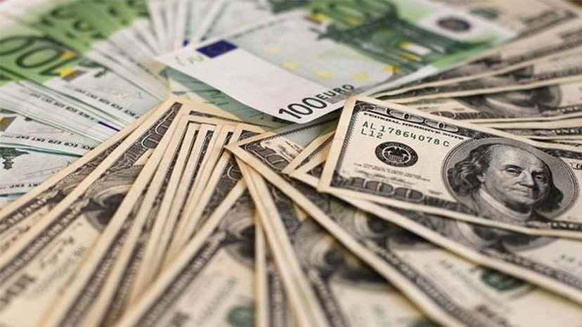 Dolar ve Euro haftaya rekorla başladı