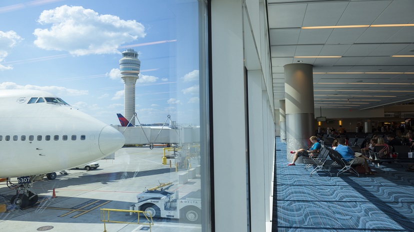 Ulaştırma Bakanı: "Havalimanlarımızda 10 milyonluk yolcu trafiği oluştu"