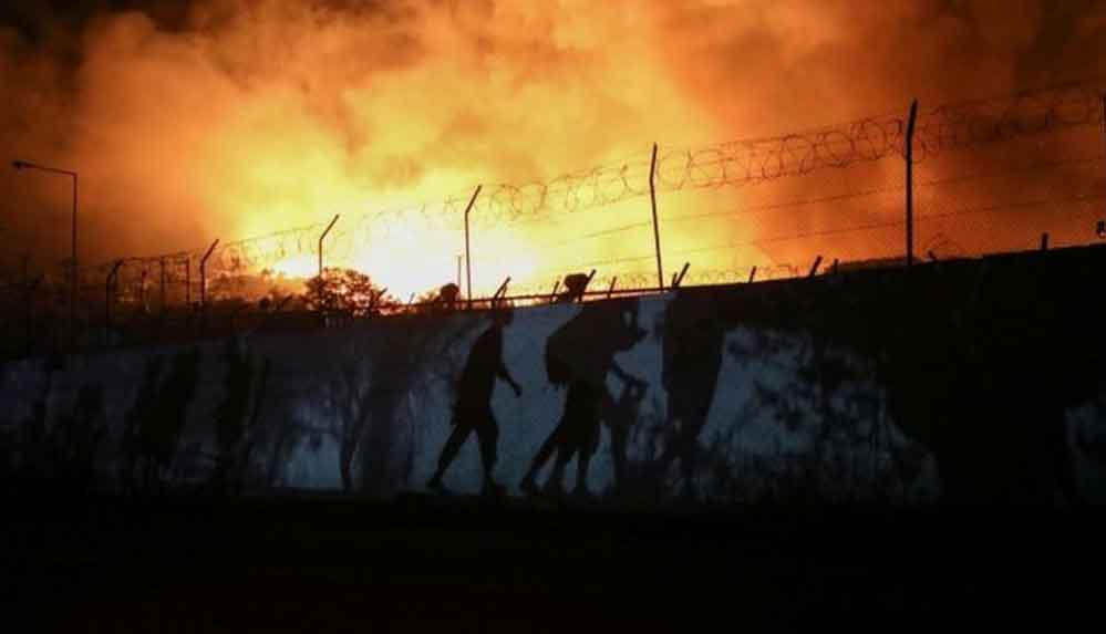 Yunanistan'ın en büyük mülteci kampı yandı, 13 bin göçmenin ortada kaldı