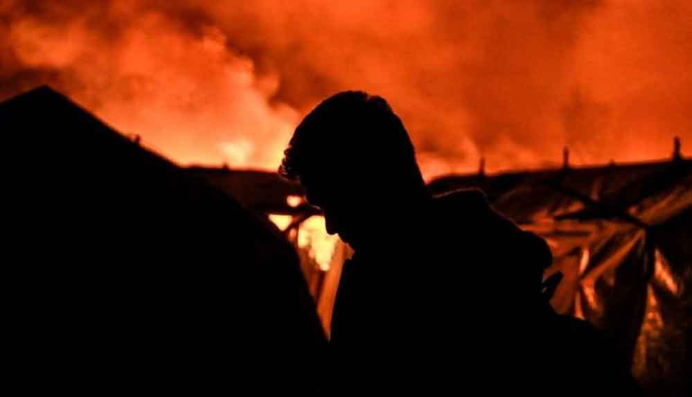 Yunanistan'ın en büyük mülteci kampı yandı, 13 bin göçmenin ortada kaldı