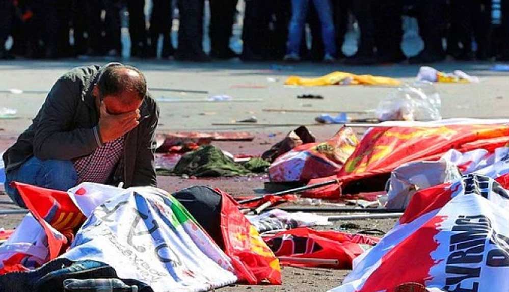 10 Ekim Katliamı'nda yaşamını yitirenler İstanbul'da anılıyor: Unutturmayacağız, affetmeyeceğiz! 4 10 Ekim Katliamı'nda yaşamını yitirenler İstanbul'da anılıyor: Unutturmayacağız, affetmeyeceğiz!