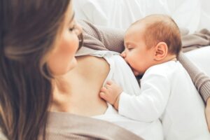 Anne sütü ,bebekleri Kovid-19'a karşı da koruyor