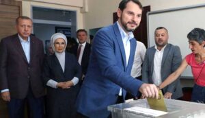 'Berat-Albayrak-Genel-Başkan-olacak'-iddiası--'Genel-Başkanlık-ile-Cumhurbaşkanlığı-ayrılacak'