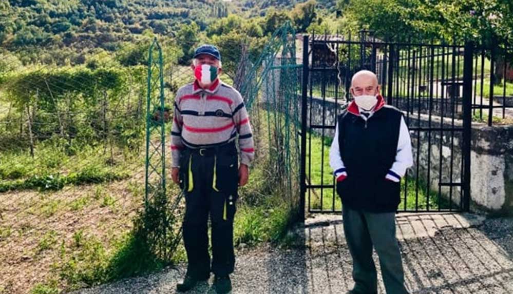 İki kişi yaşadıkları İtalyan köyünde maskesiz dolaşmıyorlar: ‘Prensip meselesi’ 5 İki-kişi-yaşadıkları-İtalyan-köyünde-maskesiz-dolaşmıyorlar--‘Prensip-meselesi’