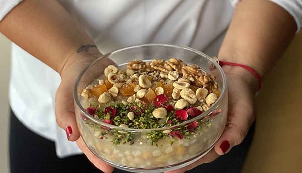 Kadıköy-Sağlık-Müdürü--Komşularına-aşure-dağıtan-bir-teyze,-koca-apartmanın-izolasyona-alınmasına-neden-oldu