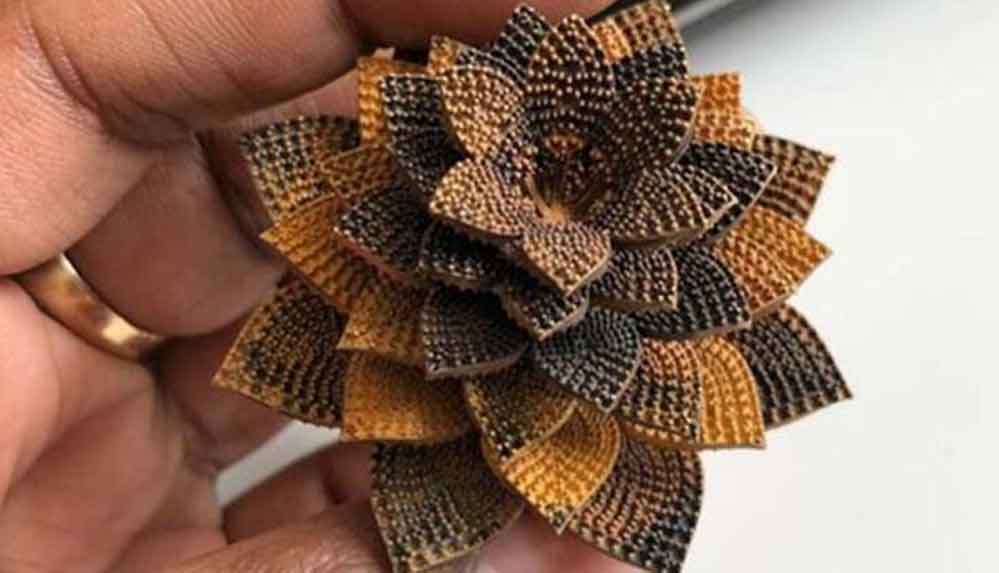 Üzerinde 7 bin 801 pırlanta bulunan yüzük rekorlar kitabına girdi 1 Üzerinde 7 bin 801 pırlanta bulunan yüzük rekorlar kitabına girdi