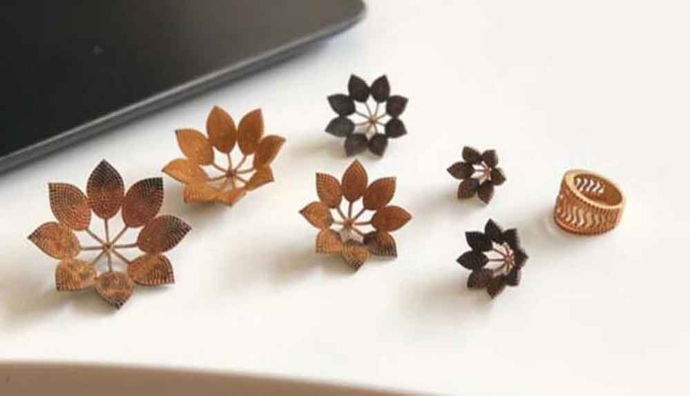 Üzerinde 7 bin 801 pırlanta bulunan yüzük rekorlar kitabına girdi 4 Üzerinde 7 bin 801 pırlanta bulunan yüzük rekorlar kitabına girdi