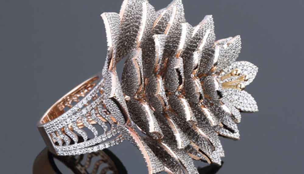 Üzerinde-7-bin-801-pırlanta-bulunan-yüzük-rekorlar-kitabına-girdi