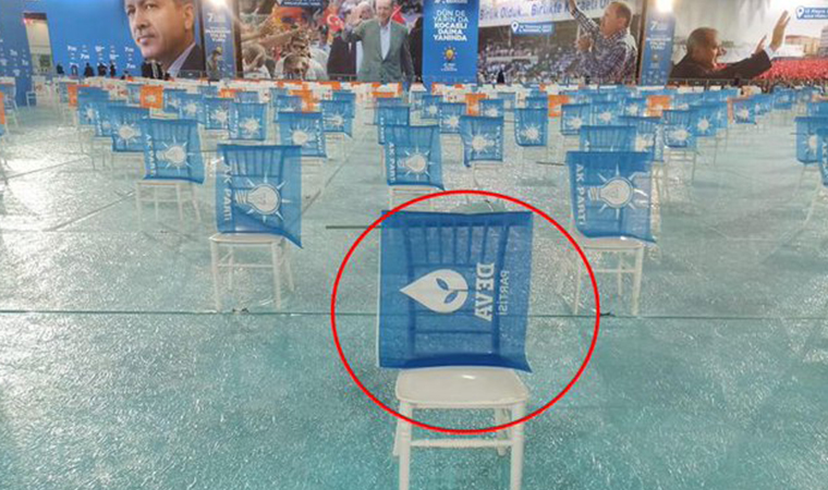 AKP kongresinde başka partinin bayrağı asıldı