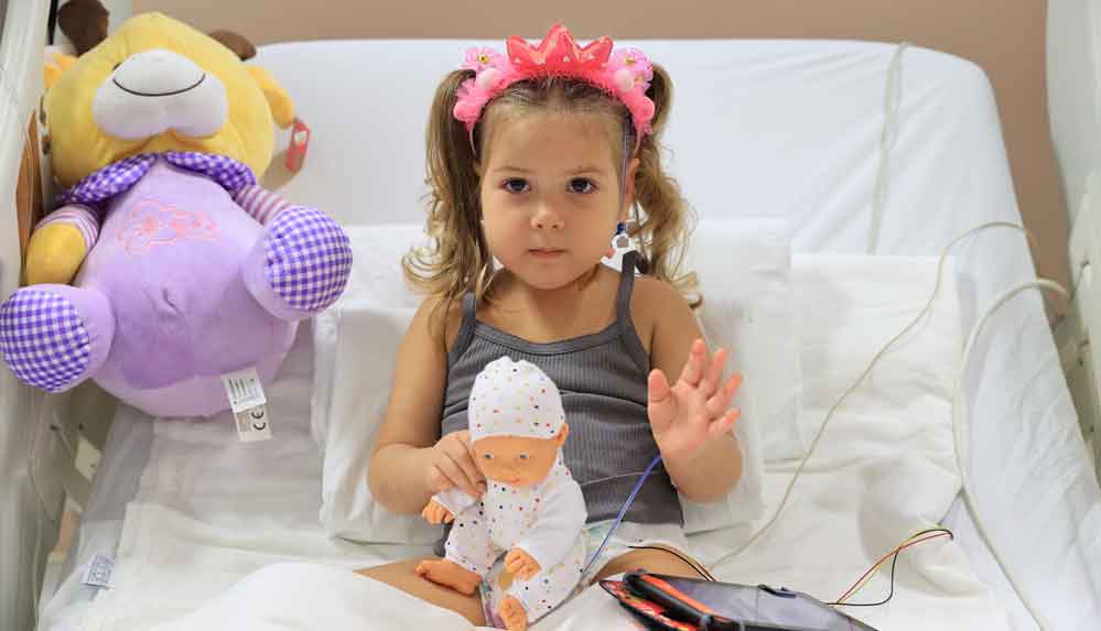 3 yaşındaki Ayda Gezgin, Sağlık Bakanı Koca’dan oyuncak maymun istedi