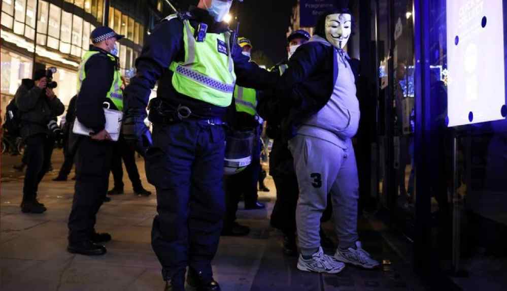 Birleşik Krallık'ta _karantina_ protestosu_ 104 kişi gözaltına alındı